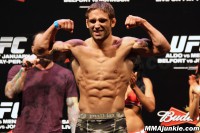 /album/featherweight/chad-mendes-jpg/